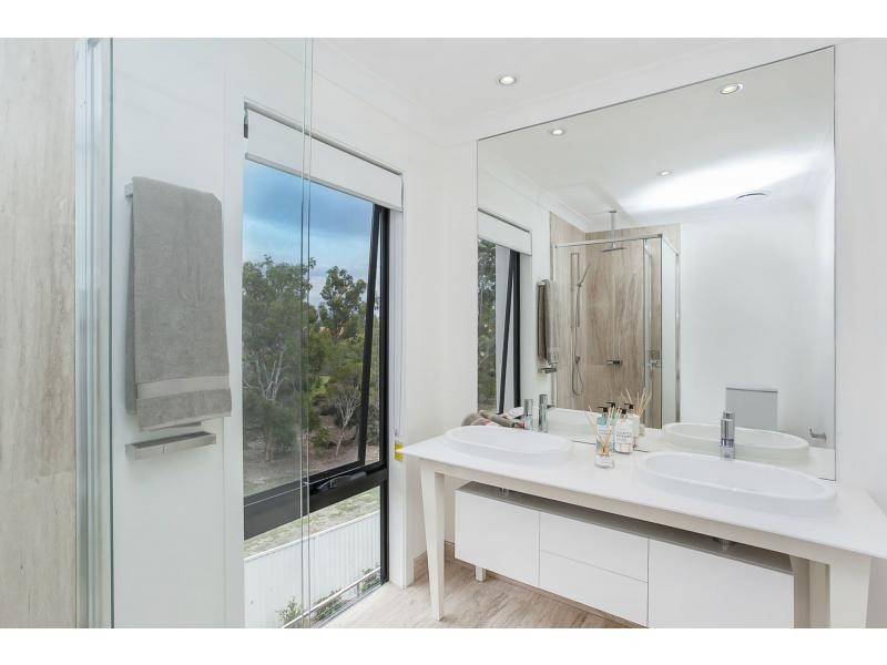 70 Galeen Drive, Burleigh Waters QLD 4220