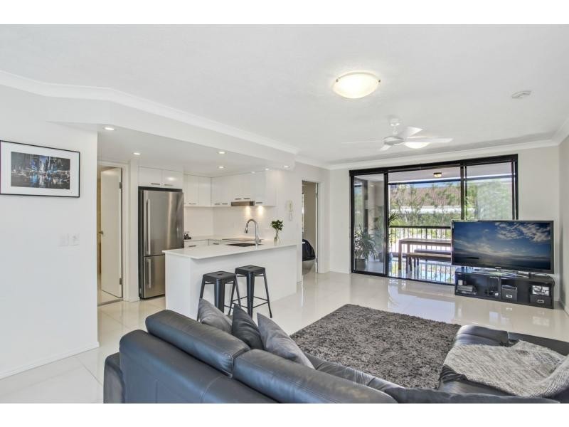 11/4 Mawarra Street, Palm Beach QLD 4221