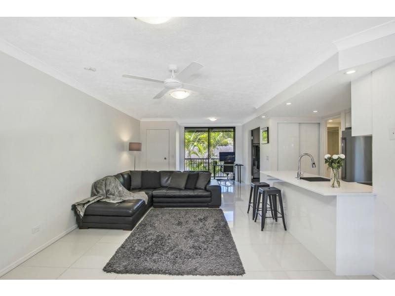11/4 Mawarra Street, Palm Beach QLD 4221