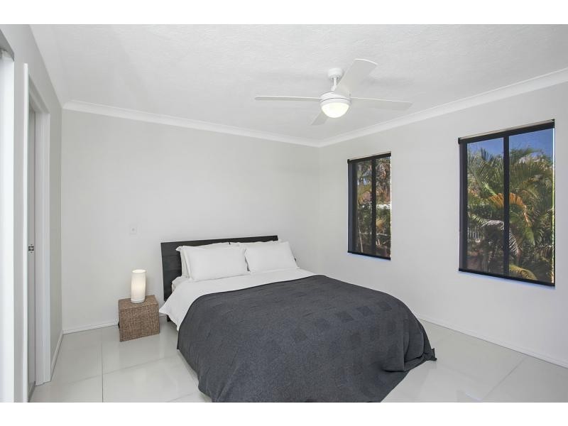 11/4 Mawarra Street, Palm Beach QLD 4221