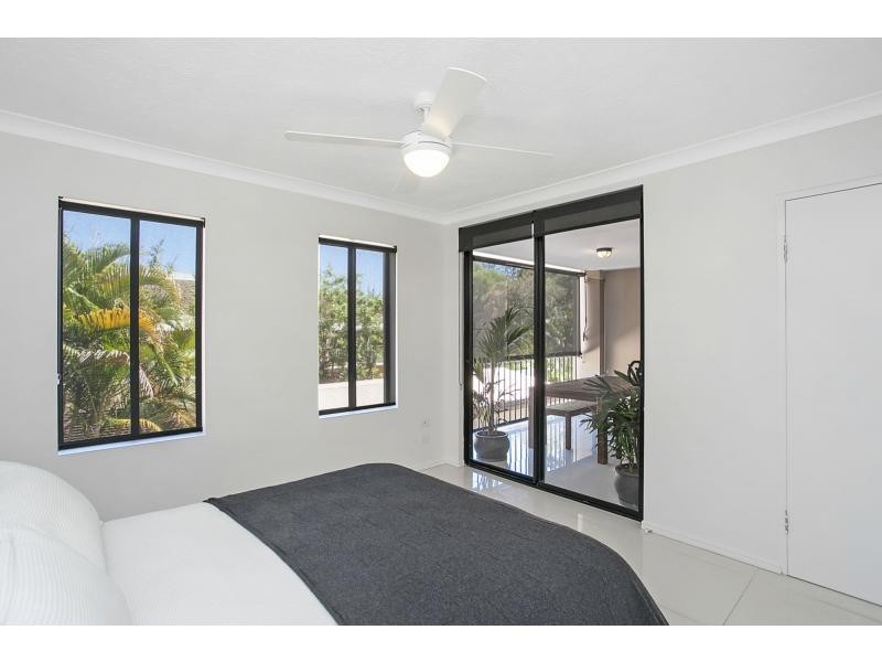 11/4 Mawarra Street, Palm Beach QLD 4221
