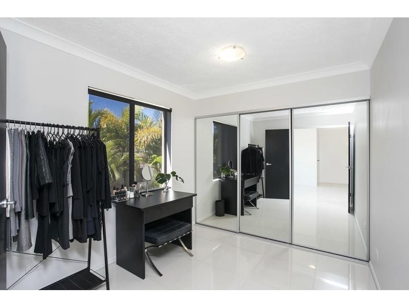 11/4 Mawarra Street, Palm Beach QLD 4221