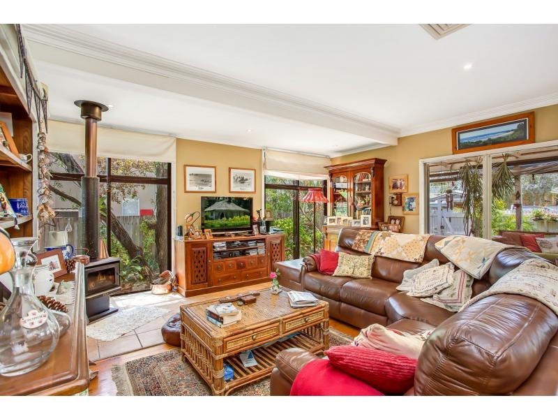 6 Lemana Lane, Burleigh Heads QLD 4220