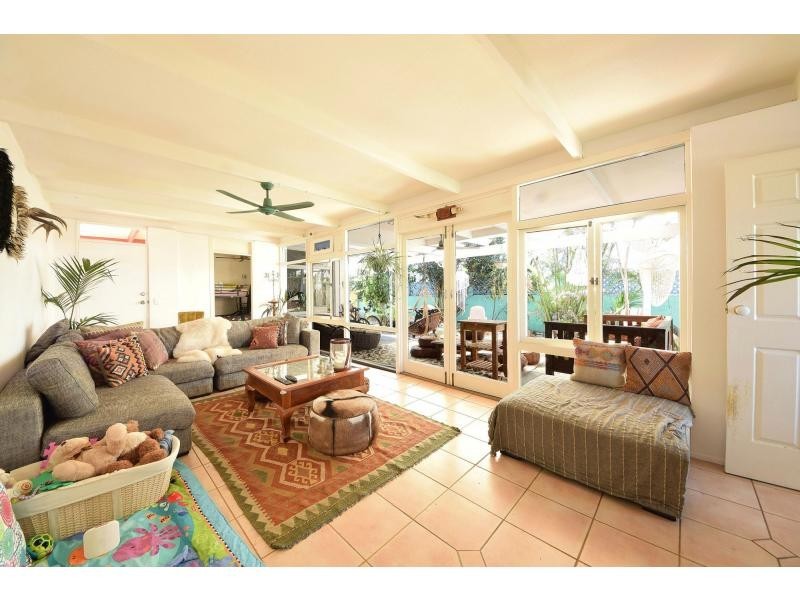 16 Eagle Avenue, Burleigh Heads QLD 4220