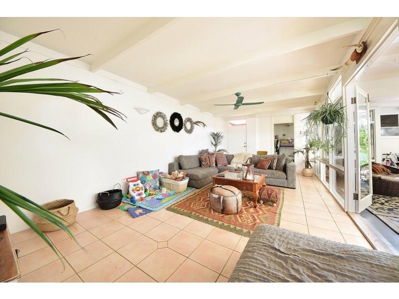 16 Eagle Avenue, Burleigh Heads QLD 4220