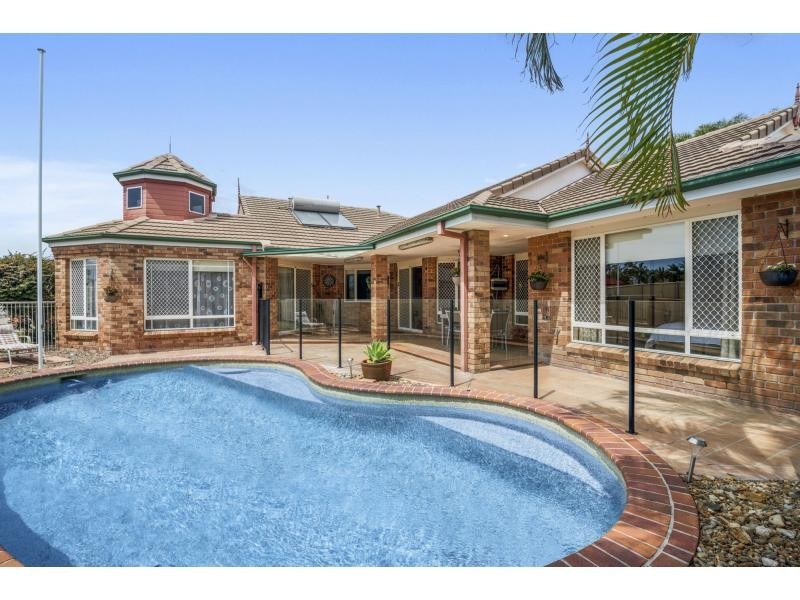 17 Sittella Crescent, Burleigh Waters QLD 4220