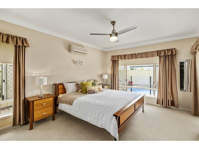 17 Sittella Crescent, Burleigh Waters QLD 4220