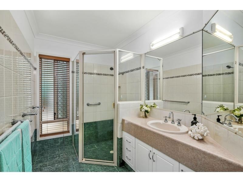 17 Sittella Crescent, Burleigh Waters QLD 4220