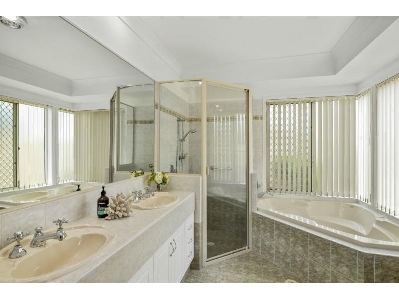 17 Sittella Crescent, Burleigh Waters QLD 4220