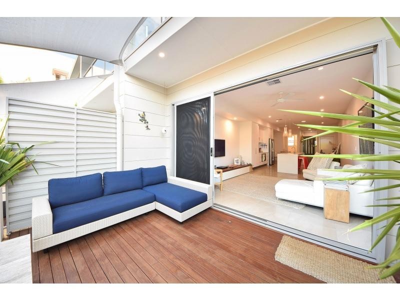 2/17 Stephens Street, Burleigh Heads QLD 4220