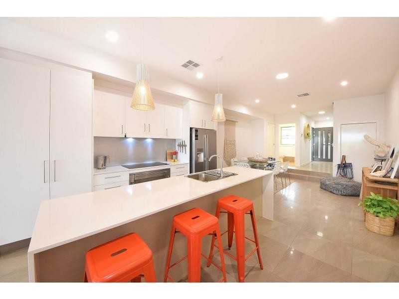 2/17 Stephens Street, Burleigh Heads QLD 4220