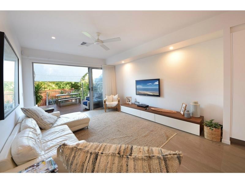 2/17 Stephens Street, Burleigh Heads QLD 4220