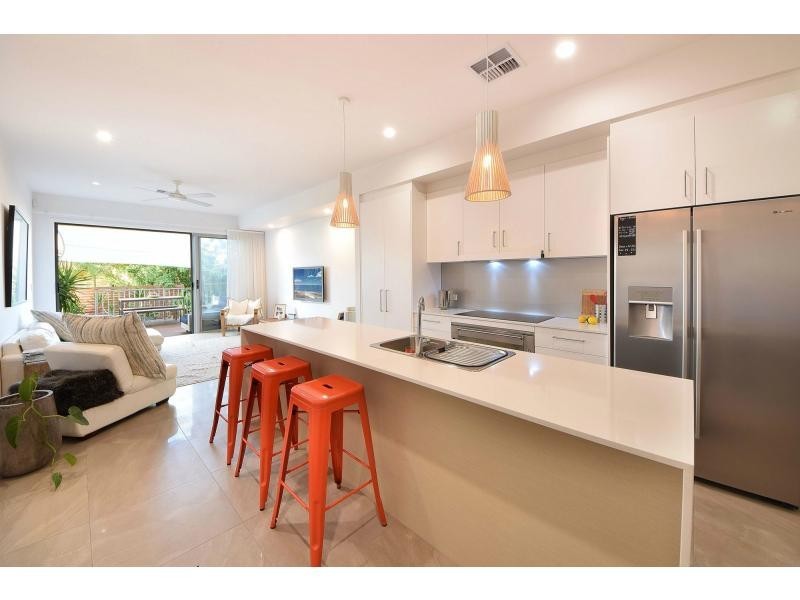 2/17 Stephens Street, Burleigh Heads QLD 4220