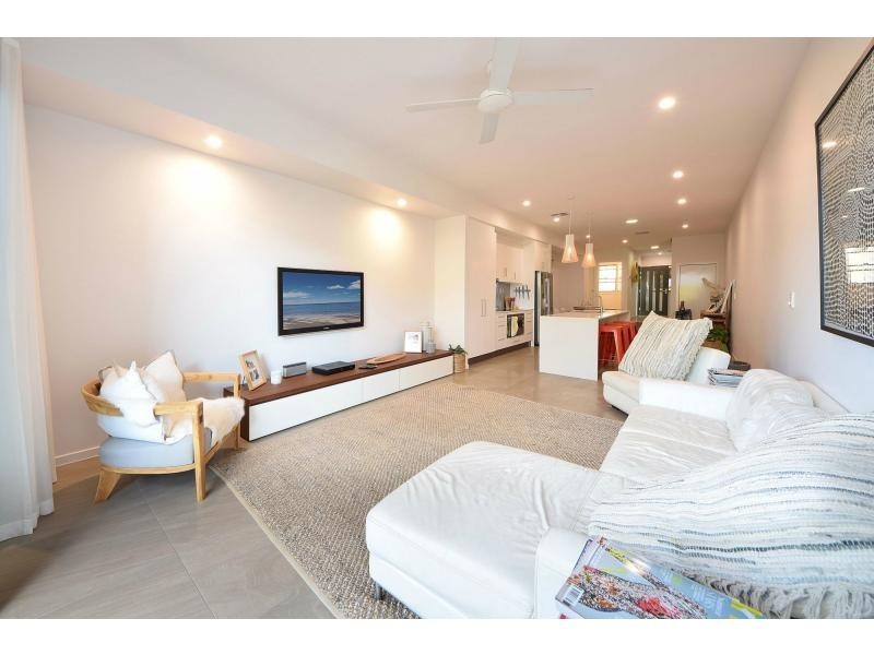2/17 Stephens Street, Burleigh Heads QLD 4220