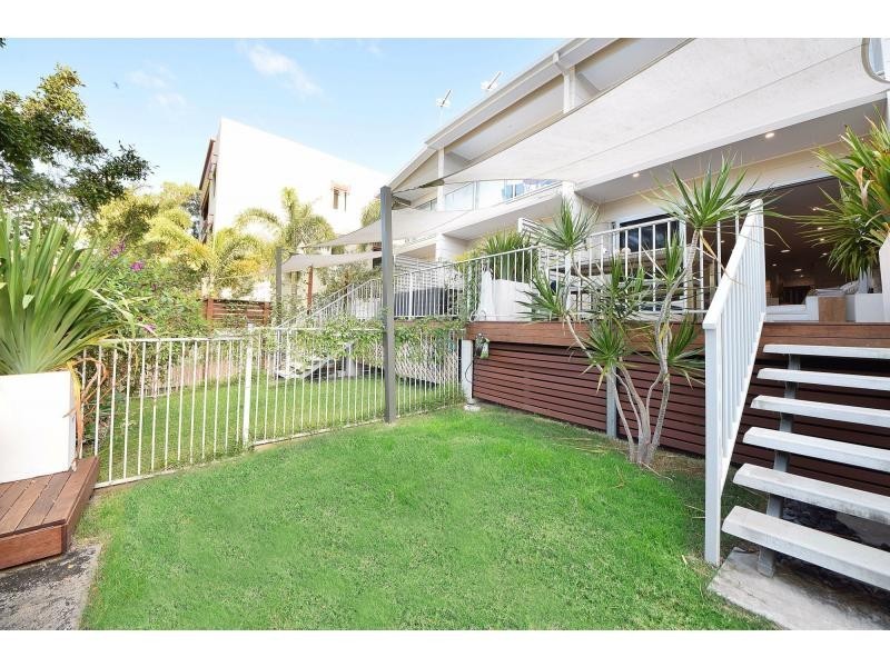 2/17 Stephens Street, Burleigh Heads QLD 4220