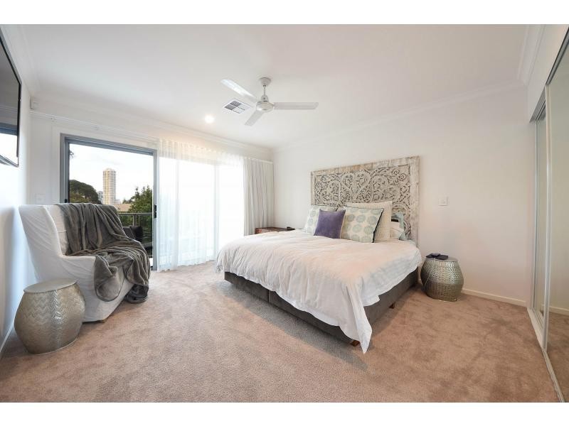 2/17 Stephens Street, Burleigh Heads QLD 4220