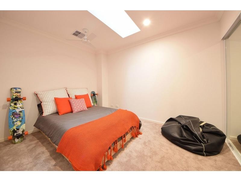 2/17 Stephens Street, Burleigh Heads QLD 4220