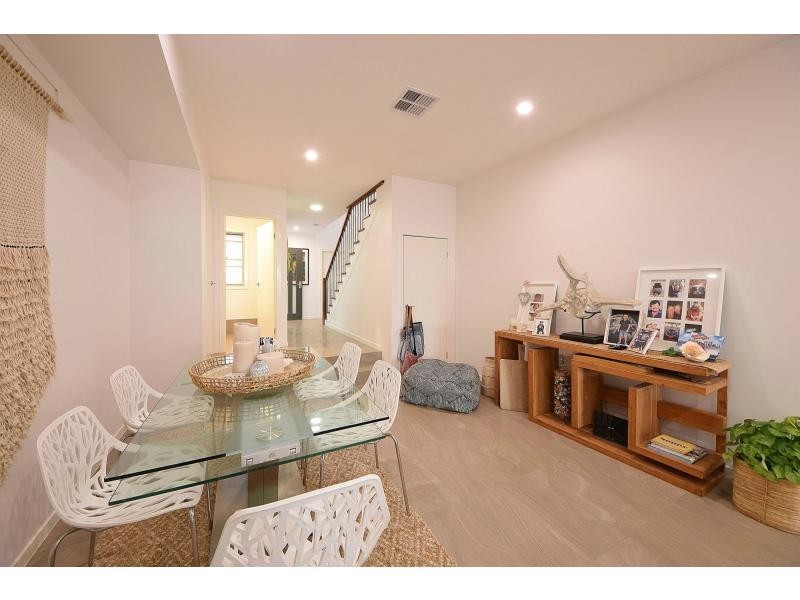 2/17 Stephens Street, Burleigh Heads QLD 4220