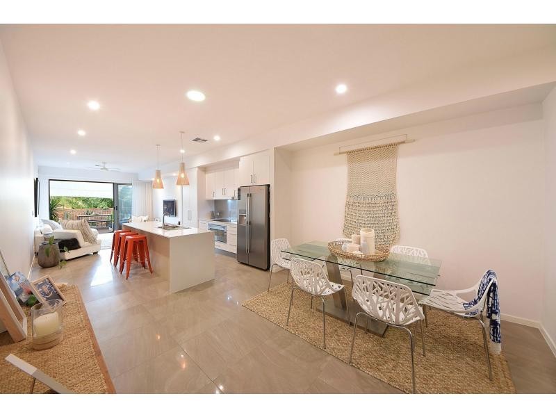 2/17 Stephens Street, Burleigh Heads QLD 4220