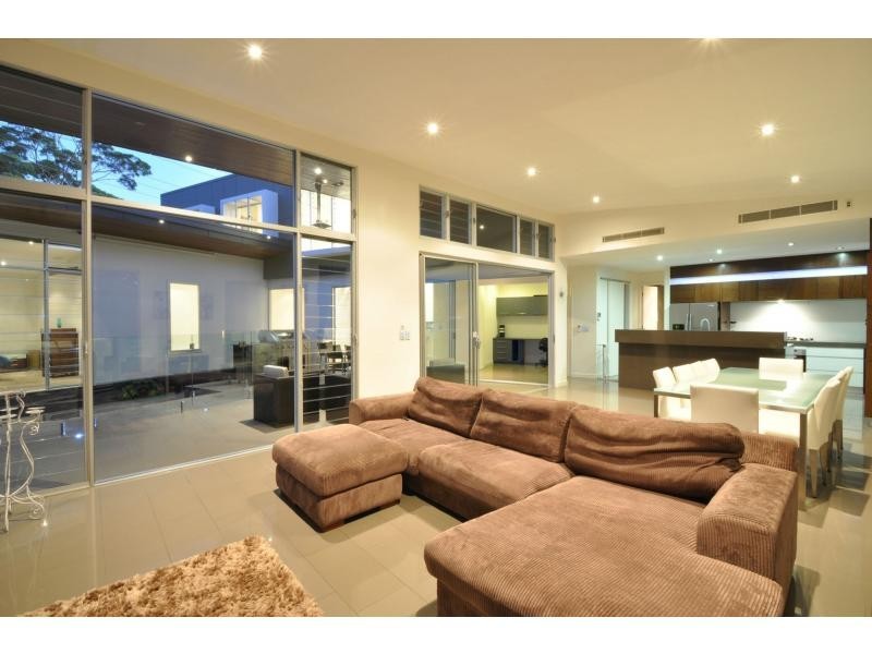 109 Acanthus Avenue, Burleigh Waters QLD 4220