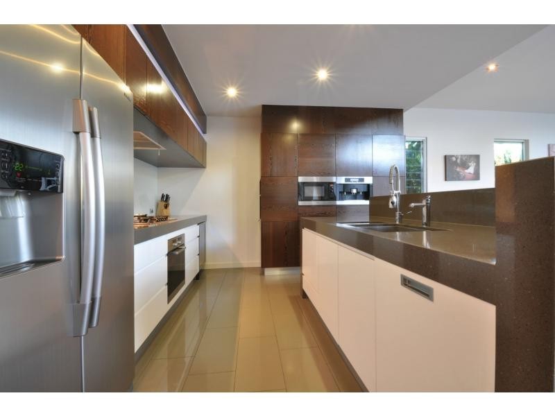 109 Acanthus Avenue, Burleigh Waters QLD 4220