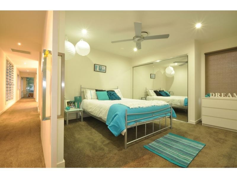 109 Acanthus Avenue, Burleigh Waters QLD 4220