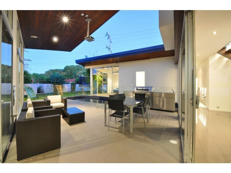 109 Acanthus Avenue, Burleigh Waters QLD 4220