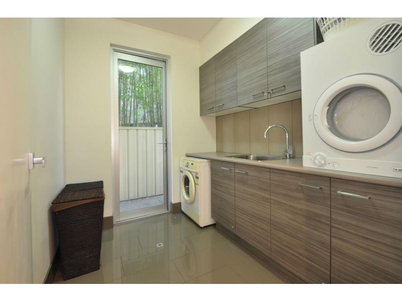 109 Acanthus Avenue, Burleigh Waters QLD 4220