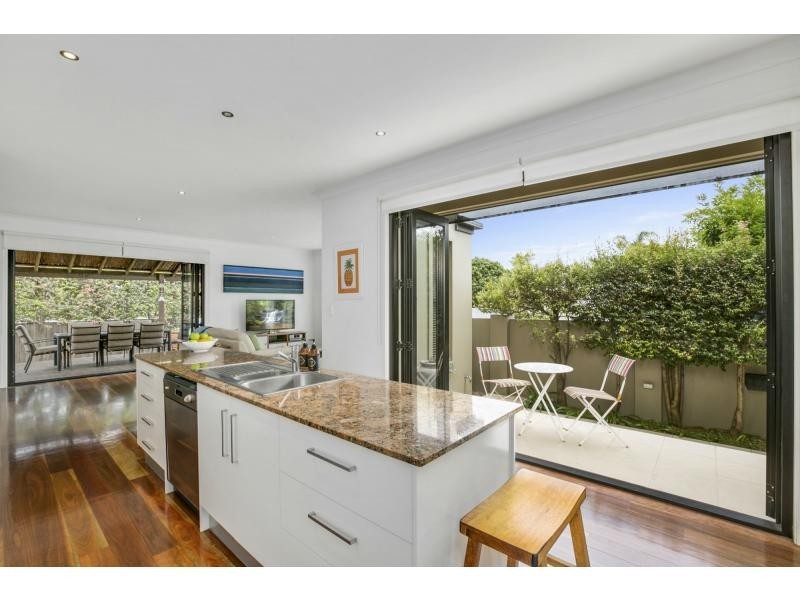 2/44 Dawn Parade, Miami QLD 4220