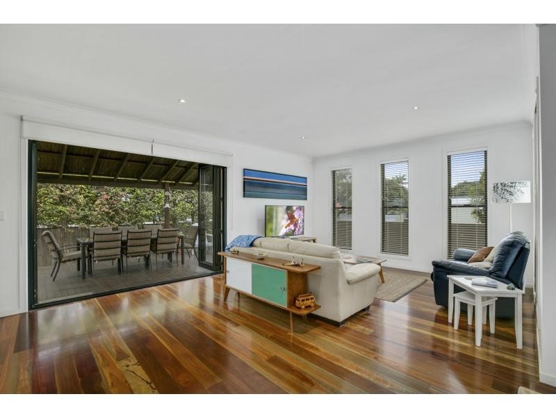 2/44 Dawn Parade, Miami QLD 4220