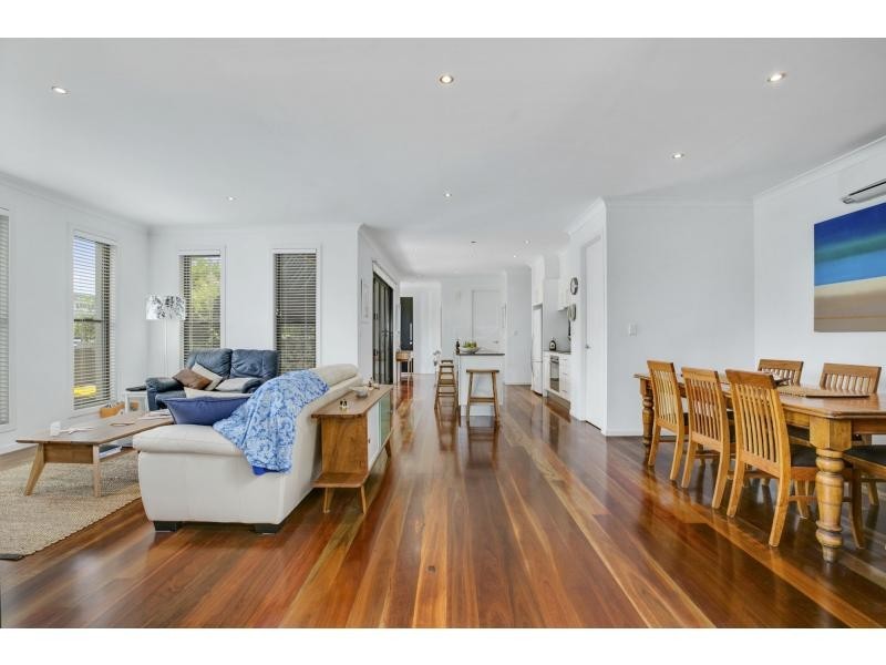 2/44 Dawn Parade, Miami QLD 4220