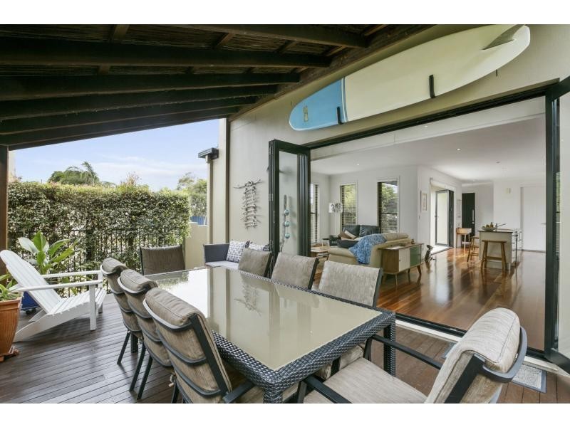 2/44 Dawn Parade, Miami QLD 4220