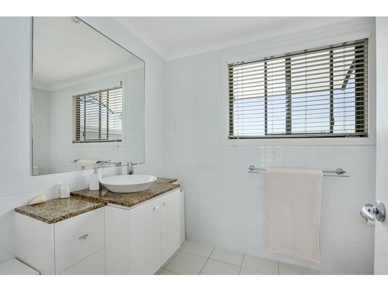 2/44 Dawn Parade, Miami QLD 4220