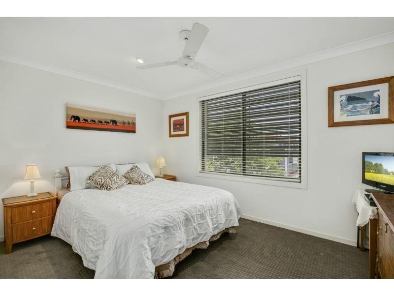 2/44 Dawn Parade, Miami QLD 4220