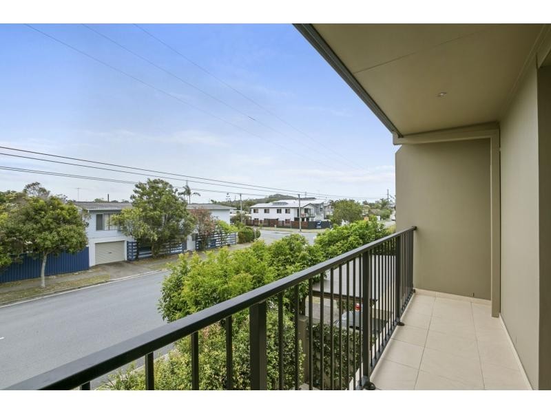 2/44 Dawn Parade, Miami QLD 4220