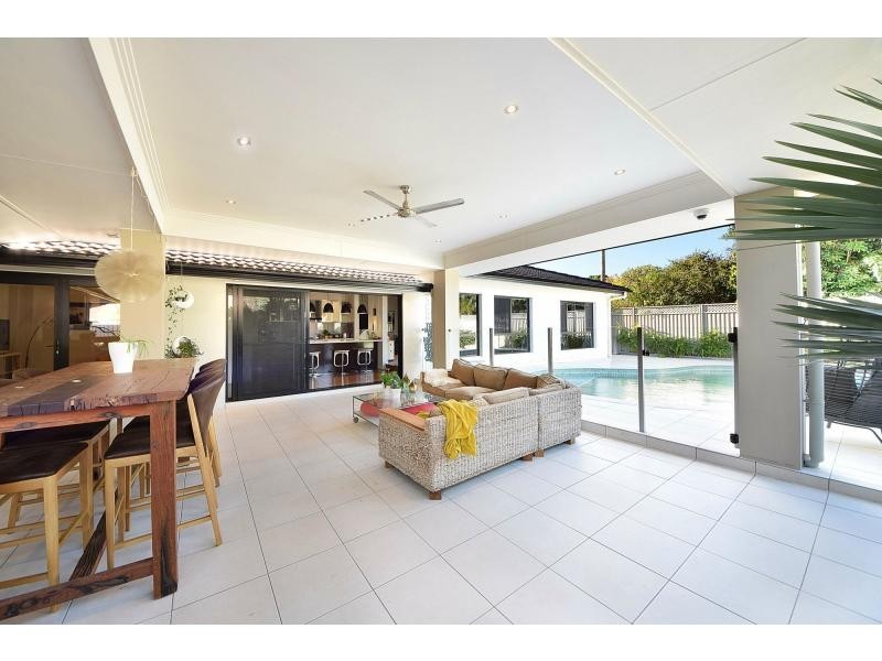 4 Bluejay Street, Burleigh Waters QLD 4220