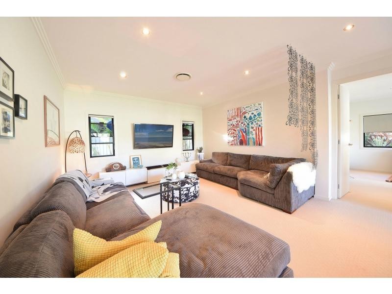 4 Bluejay Street, Burleigh Waters QLD 4220