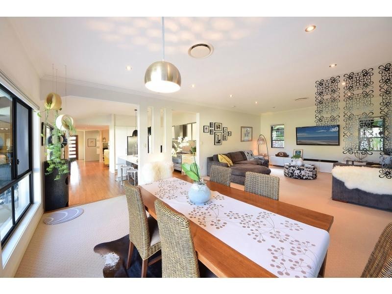 4 Bluejay Street, Burleigh Waters QLD 4220