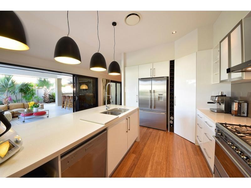 4 Bluejay Street, Burleigh Waters QLD 4220