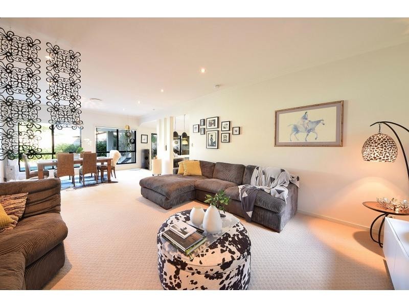 4 Bluejay Street, Burleigh Waters QLD 4220