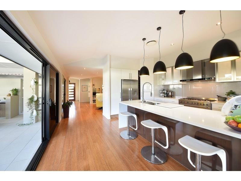 4 Bluejay Street, Burleigh Waters QLD 4220