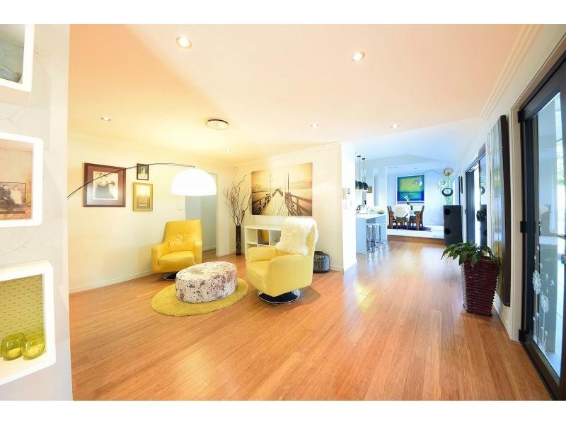 4 Bluejay Street, Burleigh Waters QLD 4220