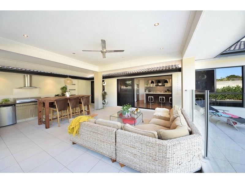 4 Bluejay Street, Burleigh Waters QLD 4220