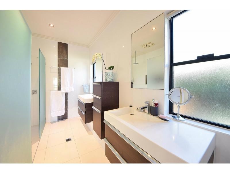 4 Bluejay Street, Burleigh Waters QLD 4220