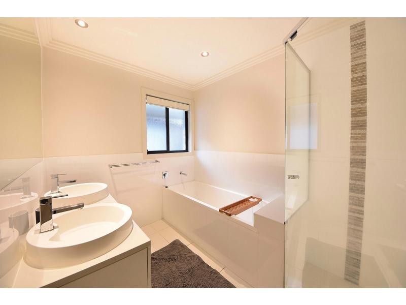 4 Bluejay Street, Burleigh Waters QLD 4220