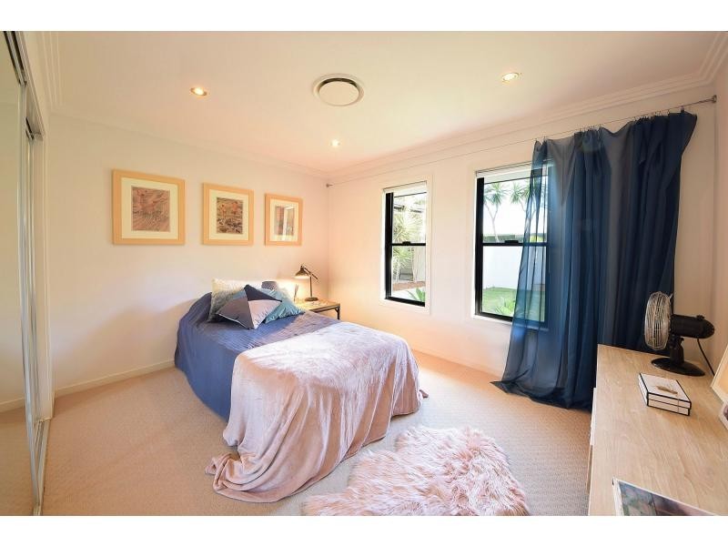 4 Bluejay Street, Burleigh Waters QLD 4220