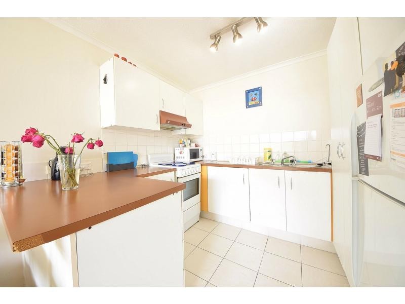 2/43 Enderley Avenue, Surfers Paradise QLD 4217