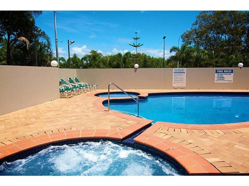 2/43 Enderley Avenue, Surfers Paradise QLD 4217