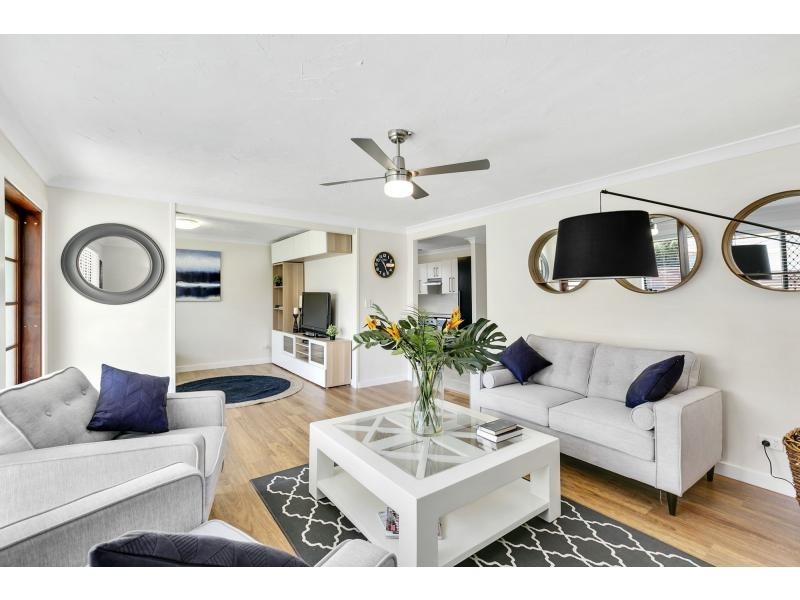 16 Pipit Parade, Burleigh Waters QLD 4220