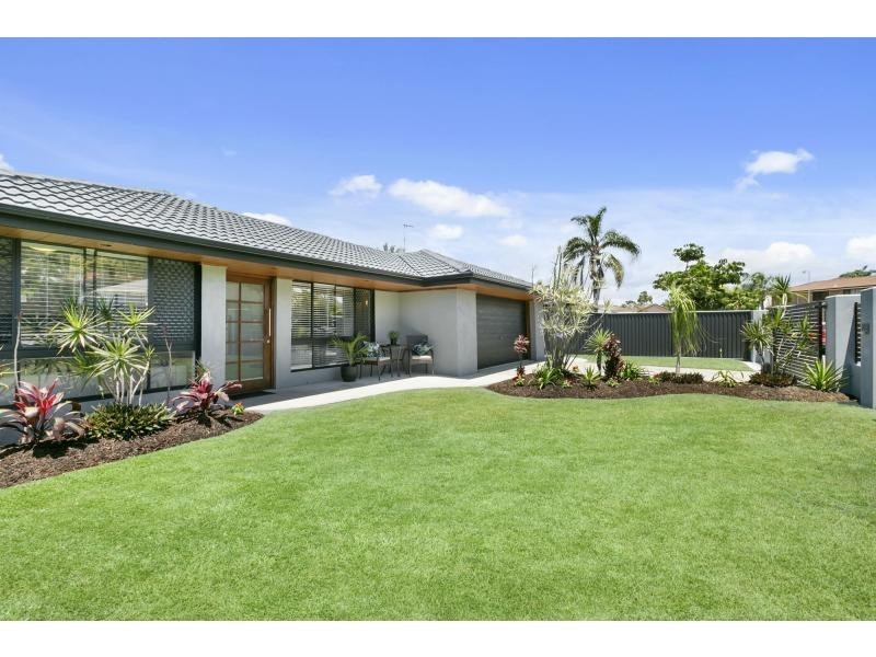 16 Pipit Parade, Burleigh Waters QLD 4220
